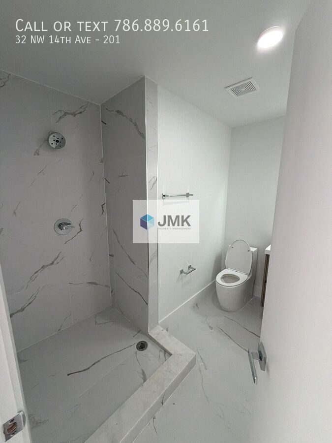 Brand-New 2 Bed / 2 Bath Condo – In-Unit Washer & Dryer property image