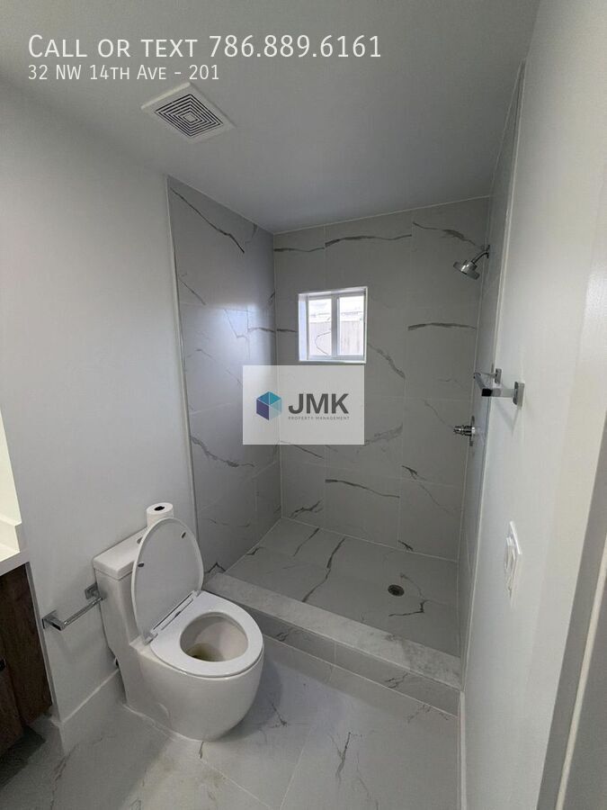 Brand-New 2 Bed / 2 Bath Condo – In-Unit Washer & Dryer property image