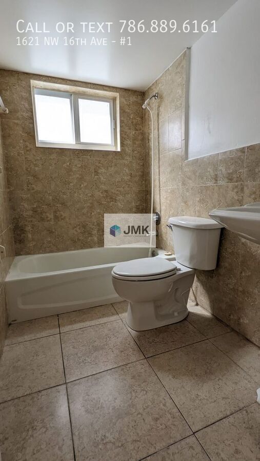 2x1 Available NOW! 900 sqft, Tour Today! property image