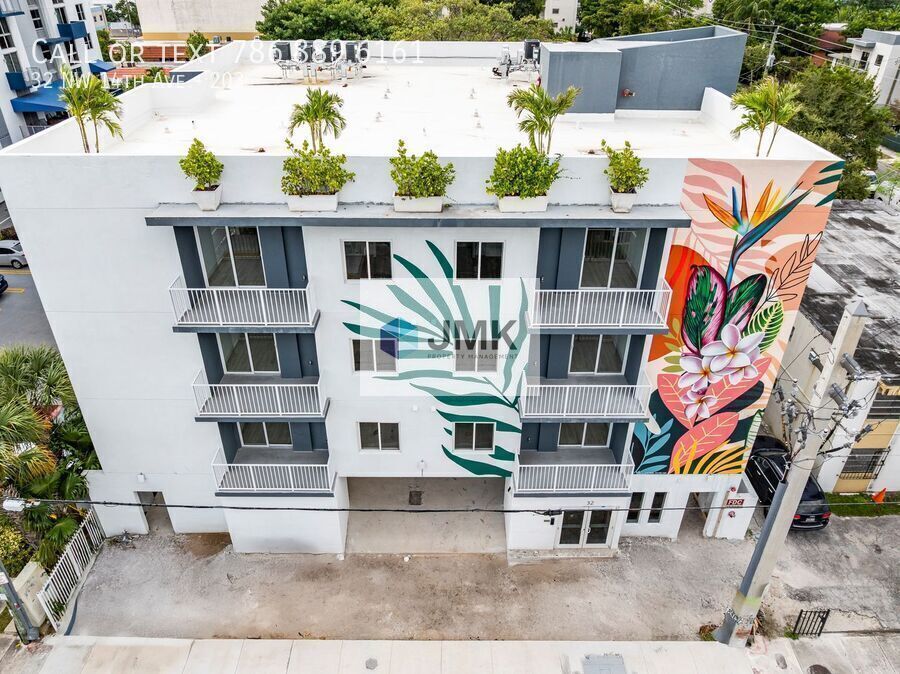 Brand-New 2 Bed / 2 Bath Condo – In-Unit Washer & Dryer property image