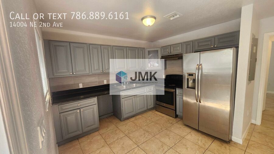Spacious 4 Bed / 2 Bath Duplex in Prime North Miami Location property image