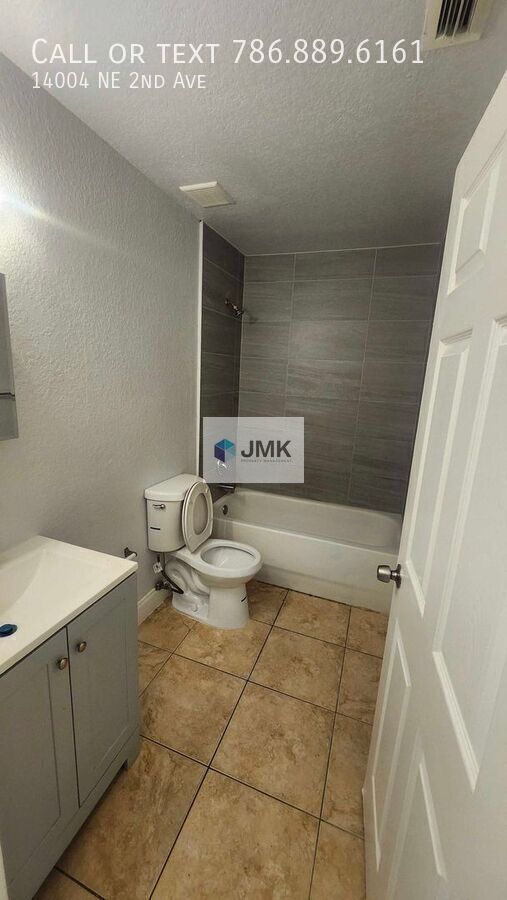 Spacious 4 Bed / 2 Bath Duplex in Prime North Miami Location property image