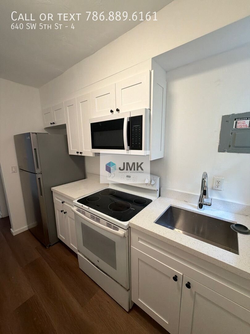 Charming 450 SF Studio - In Unit Washer and Dryer property image