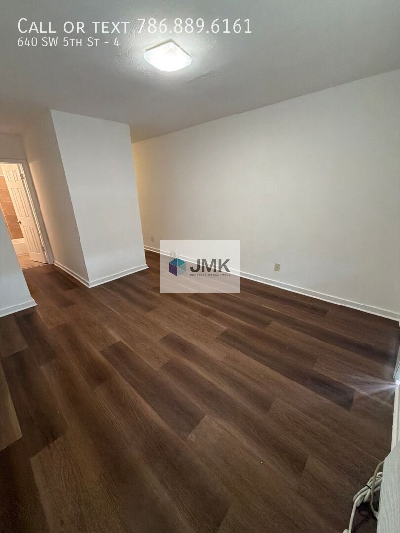 Charming 450 SF Studio - In Unit Washer and Dryer property image