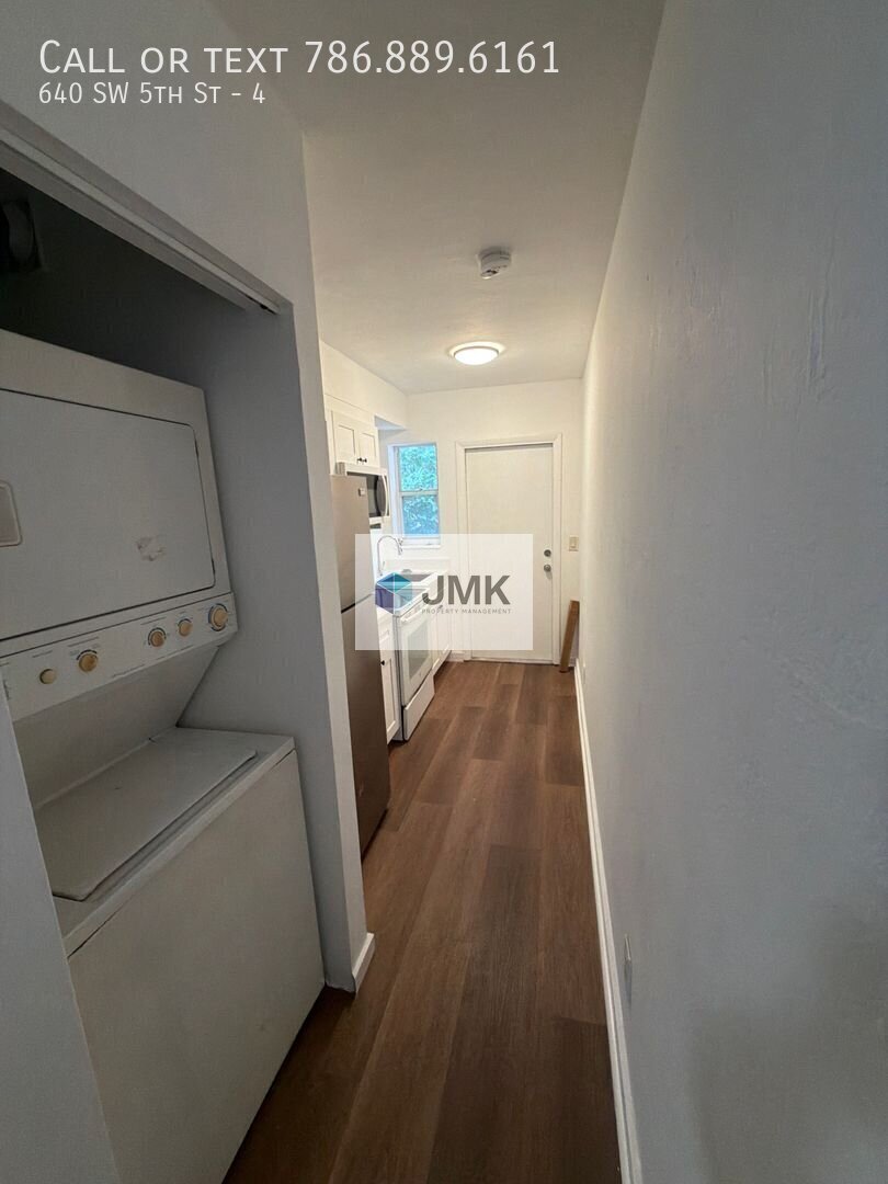Charming 450 SF Studio - In Unit Washer and Dryer property image