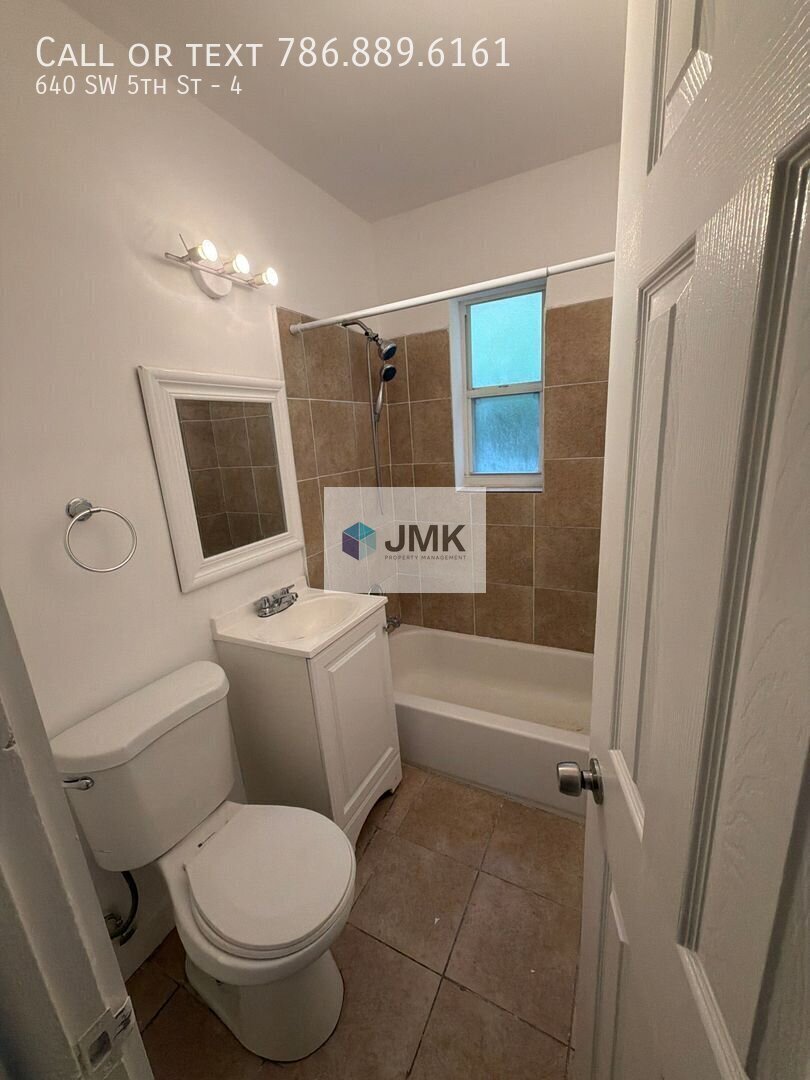 Charming 450 SF Studio - In Unit Washer and Dryer property image