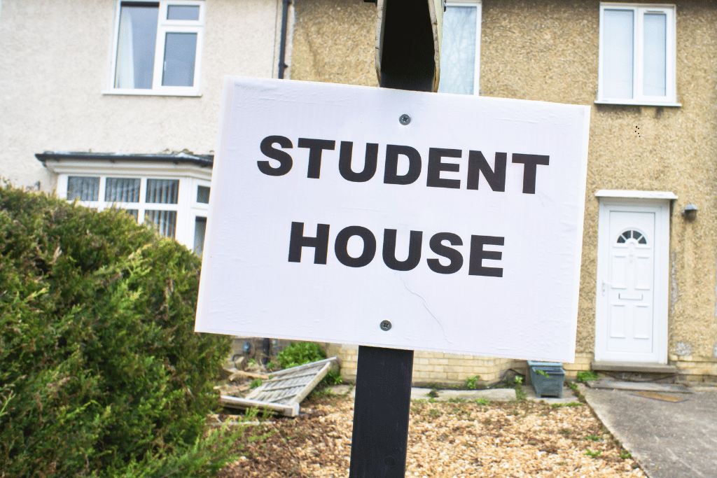 Students house Section 8